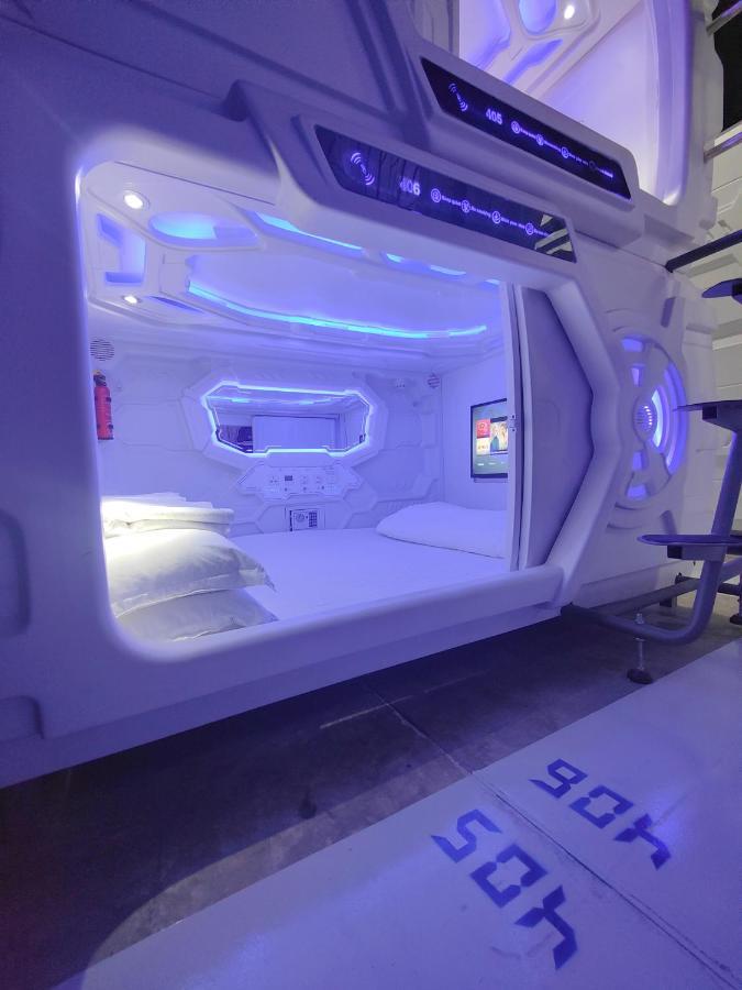 Met A Space Pod @Phrom Phong Bangkok Eksteriør billede